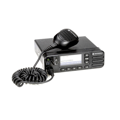 DM4600e VHF se standartním ručním mikrofonem RMN5052
